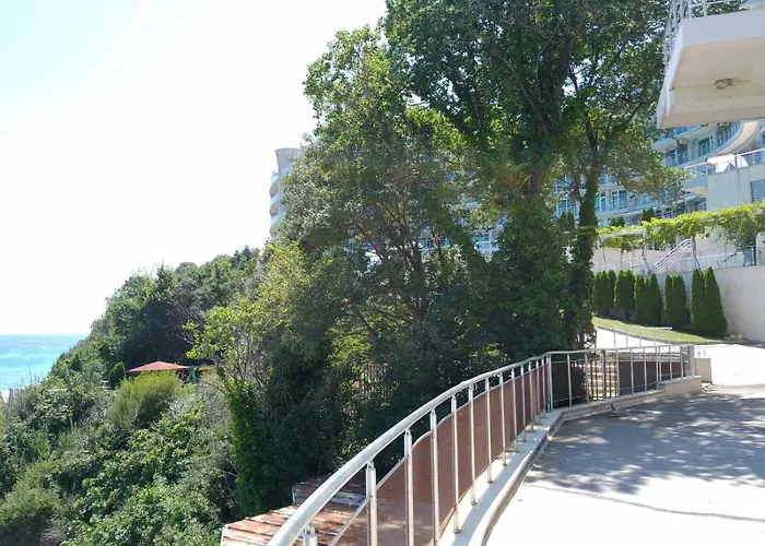 アパート Silver B16 ビャラ